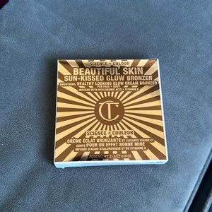 Charlotte Tilbury
Beautiful Skin Sun-Kissed Glow Cream Bronzer 1 fair